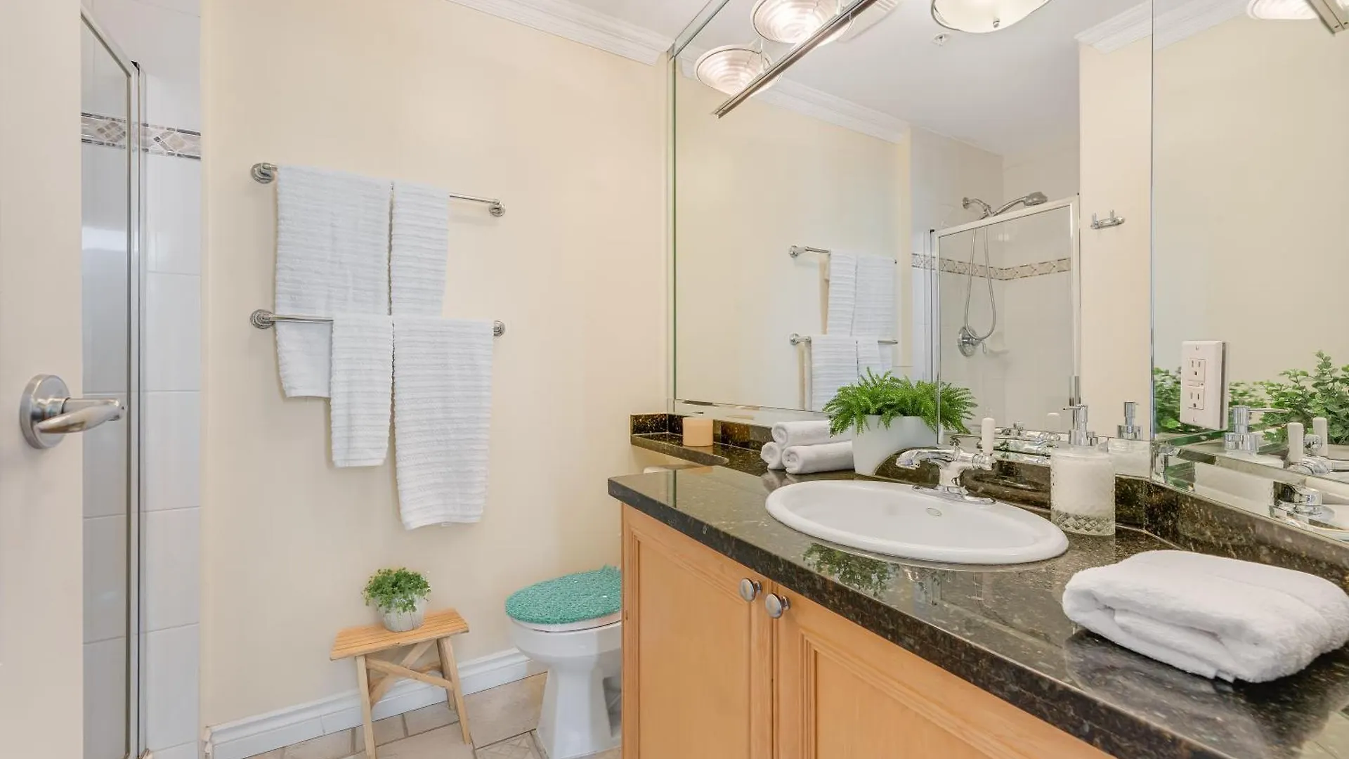 Premium 2 Bedroom Suite In Yaletown Huge And Elegant Living Space Vancouver 0*,